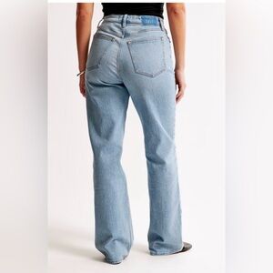 Abercrombie & Fitch Curve Love High Rise 90s Relaxed Jean